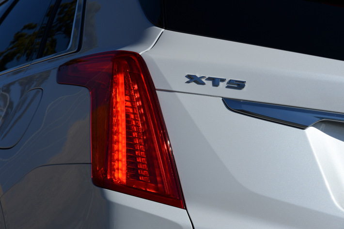 キャデラック XT5クロスオーバー(CADILAC XT5 CROSSOVER)