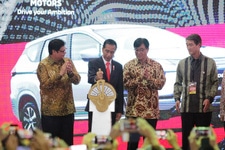 三菱 エクスパンダーの記念式典の様子