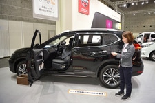 日産 エクストレイル 助手席スライドアップシート