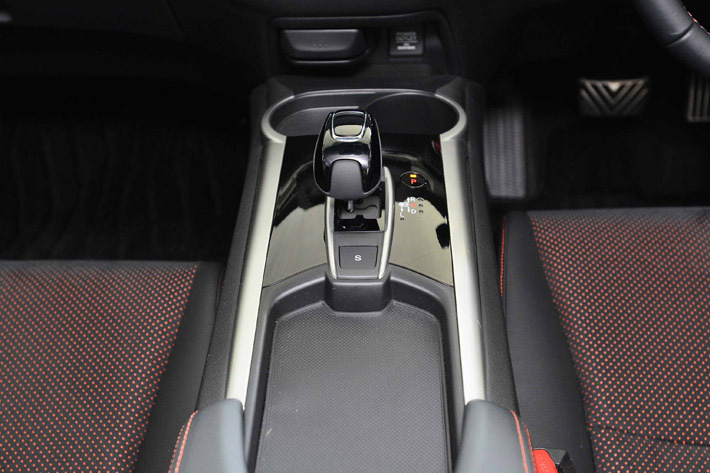ホンダ ジェイド ハイブリッド RS ホンダセンシング／2018年5月マイナーチェンジモデル