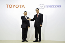 2017年8月4日に行われたトヨタ・マツダ業務資本提携調印式