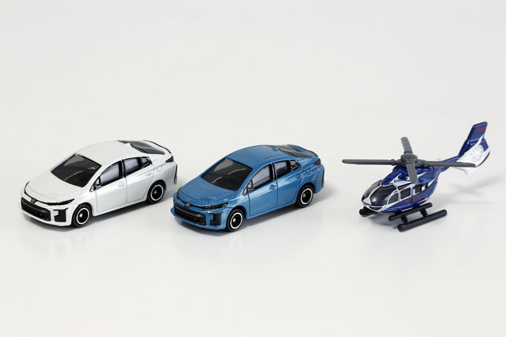 2018年5月発売　No.76 トヨタ プリウスPHV GR SPORT(青は初回特別仕様)／No.104 BK117 D-2 ヘリコプター[TOMICA(トミカ)]