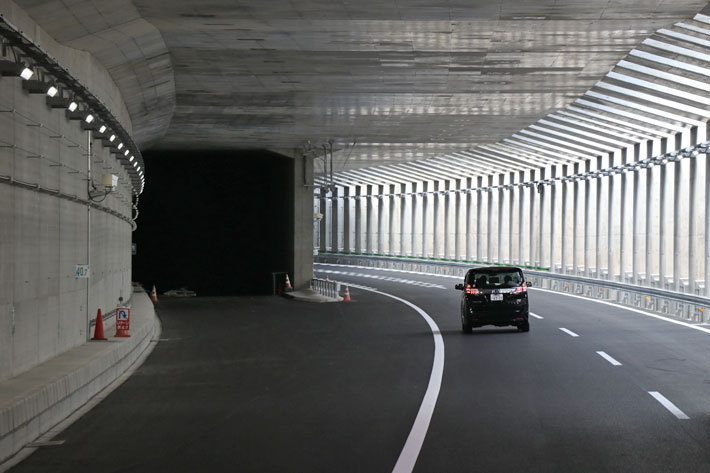 成田空港方面へ延伸計画がある北千葉道路(仮称)とのジャンクション予定地［外環道・北千葉JCT］[2018年5月15日(火)／東京外かく環状道路(外環道：三郷南IC～高谷JCT間：2018年6月2日開通予定) 報道陣向け現場公開]