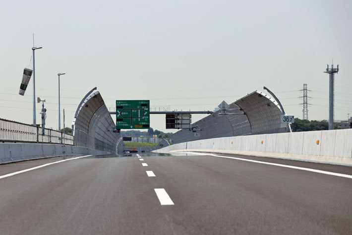 [外環道・松戸IC～三郷南IC間][2018年5月15日(火)／東京外かく環状道路(外環道：三郷南IC～高谷JCT間：2018年6月2日開通予定) 報道陣向け現場公開]