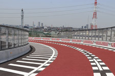 ［外環道・高谷(こうや)JCT付近：東関道・首都高湾岸線接続部］[2018年5月15日(火)／東京外かく環状道路(外環道：三郷南IC～高谷JCT間：2018年6月2日開通予定) 報道陣向け現場公開]