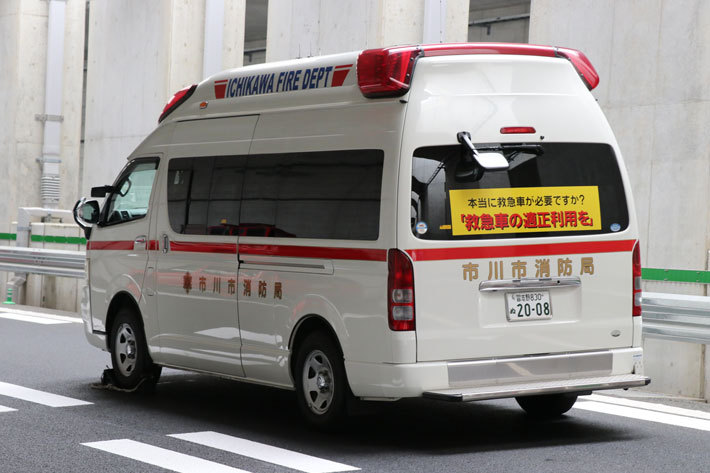 ［市川市消防局の高規格救急車］市川市域 消防訓練／防災施設[2018年5月15日(火)／東京外かく環状道路(外環道：三郷南IC～高谷JCT間：2018年6月2日開通予定) 報道陣向け現場公開]