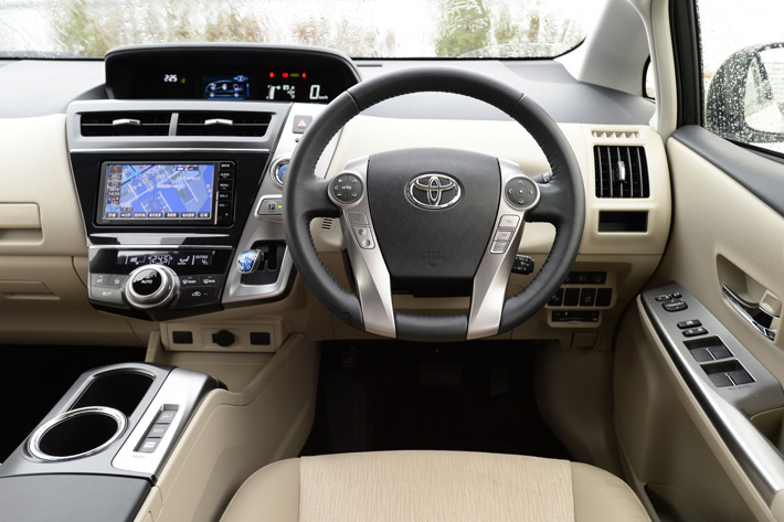 トヨタ プリウスα