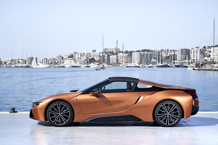 BMW i8ロードスター