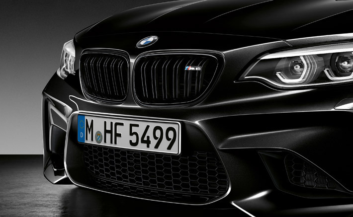 BMW M2クーペに漆黒のMパフォーマンスパーツを装備した特別仕様 BMW M2クーペに漆黒のMパフォーマンスパーツを装備した特別仕様