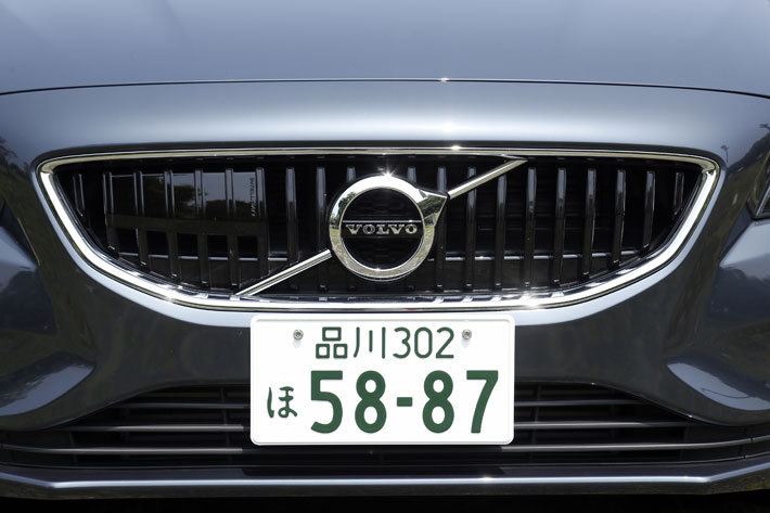 ボルボ V40 T3 モメンタム[FF] ＜アウディA3スポーツバック vs ボルボV40どっちが買い！？＞