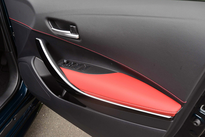 トヨタ カローラスポーツ 1.8リッターハイブリッド（HV） 内装