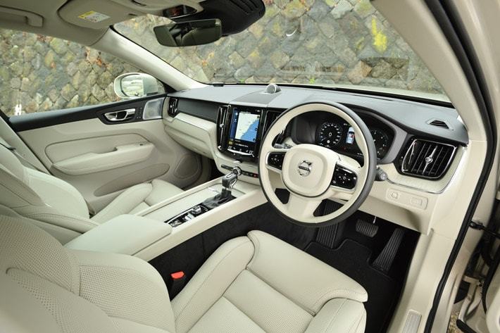 ボルボ XC60 D4 インスクリプション