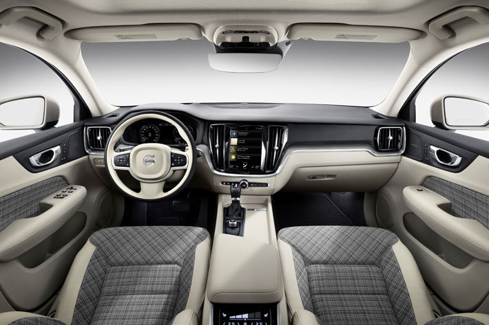 ボルボ 新型V60海外試乗レポート｜デザイン良し、走り良し、安全