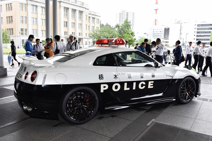 栃木県警に納車された日産 GT-Rのパトカー