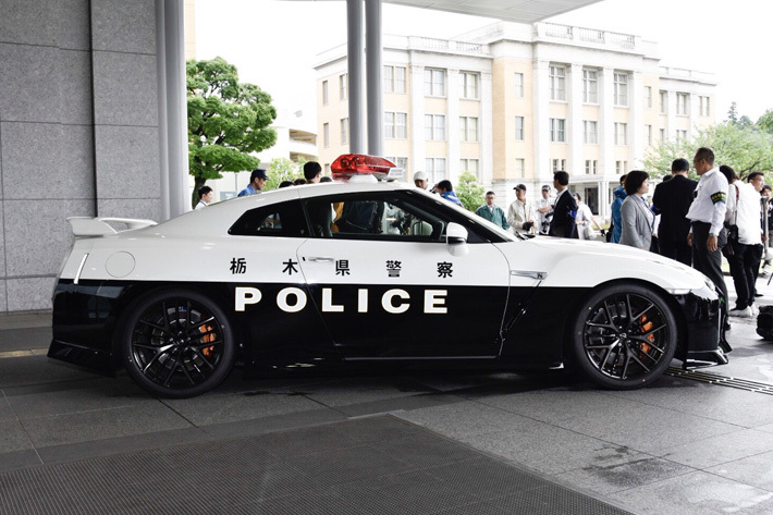 栃木県警に納車された日産 GT-Rのパトカー