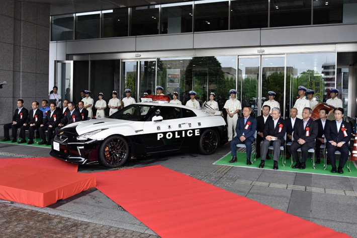 栃木県警に納車された日産 GT-Rパトカーの寄贈イベントの様子