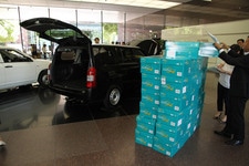 A4用紙用の箱が89箱も積載できる荷室