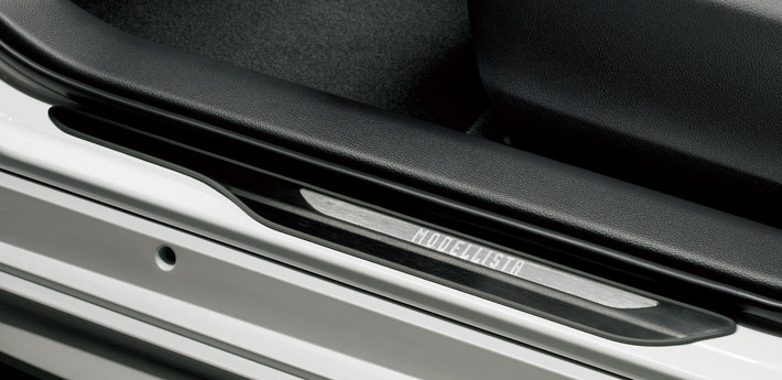 トヨタ 新型カローラスポーツ用 モデリスタカスタマイズアイテム