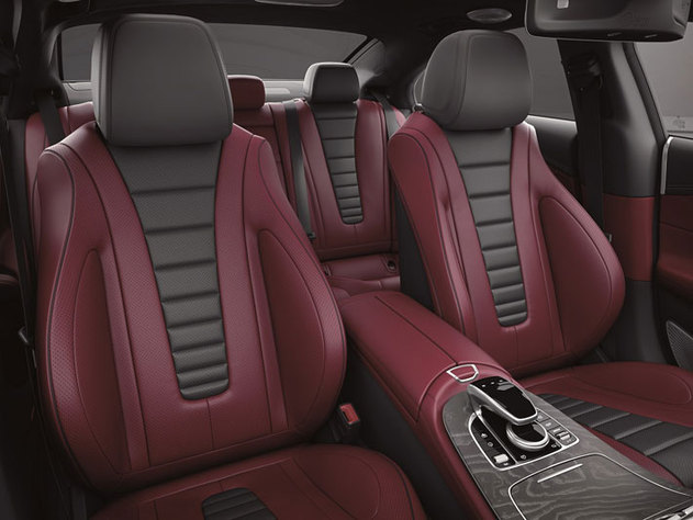 メルセデスベンツ新型CLS内装　ベンガルレッド／ブラック（ナッパレザー）