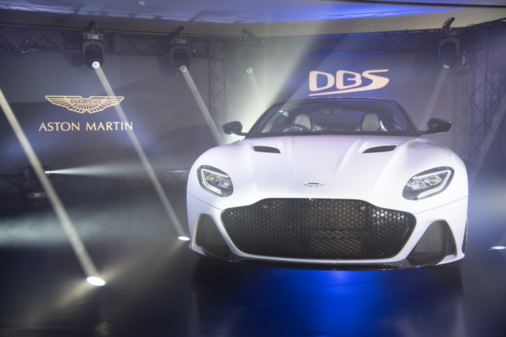 アストンマーティンDBS