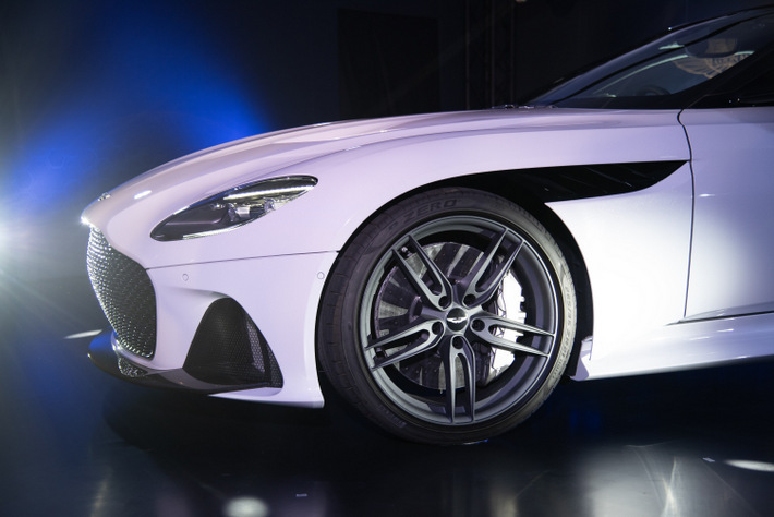 アストンマーティンDBS スーパーレッジェーラ