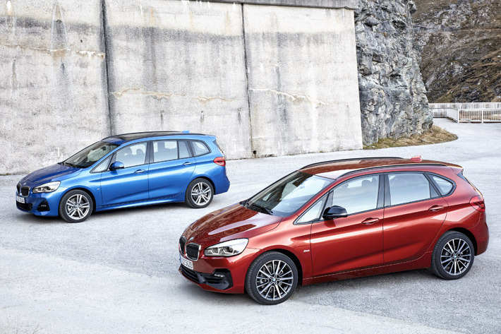 写真左奥：BMW 2シリーズグランツアラー／写真右前：2シリーズアクティブツアラー