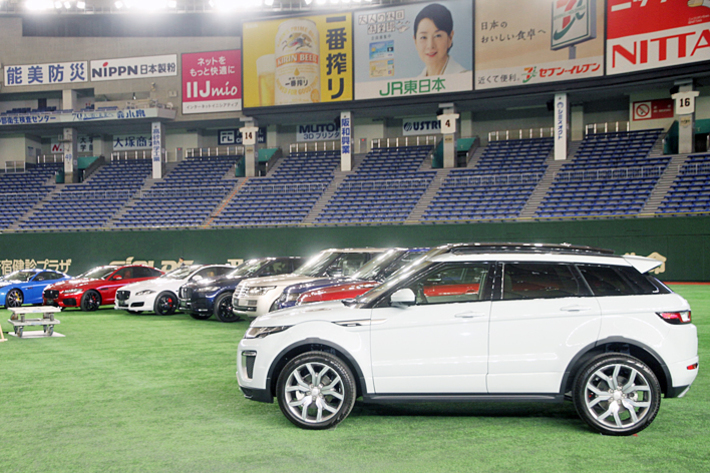 写真は2017年に行われた ジャガー・ランドローバー・ジャパン 読売巨人軍 オフィシャルカー契約 締結セレモニー