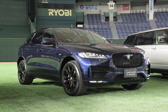 写真は2017年に行われた ジャガー・ランドローバー・ジャパン 読売巨人軍 オフィシャルカー契約 締結セレモニー