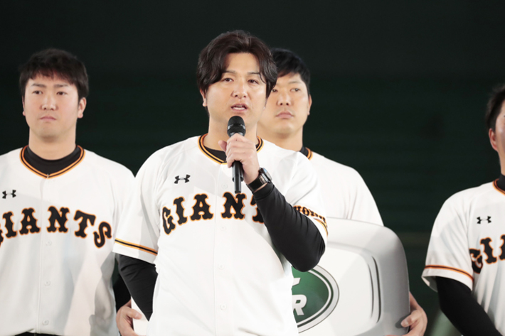 写真は2017年に行われた ジャガー・ランドローバー・ジャパン 読売巨人軍 オフィシャルカー契約 締結セレモニー