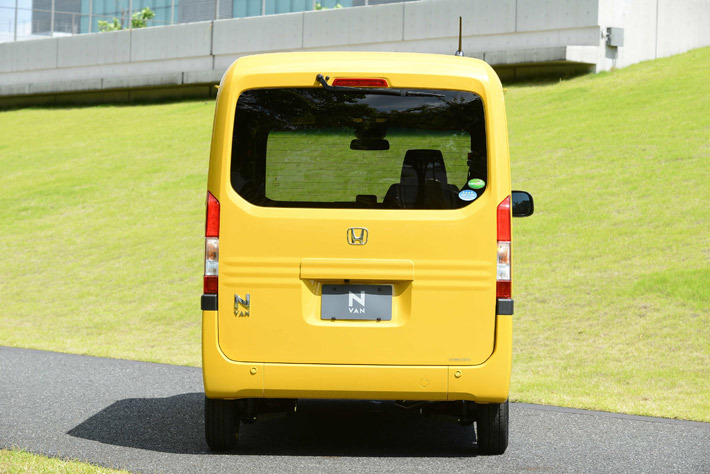 ホンダ 新型N-VAN／+STYLE FUN Honda SENSING／プレミアムイエロー・パールII