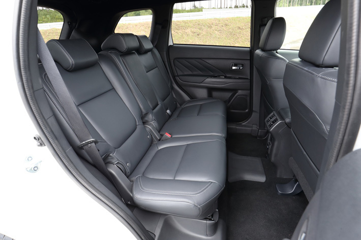 三菱 アウトランダーPHEV 2019年モデル Gプラスパッケージ