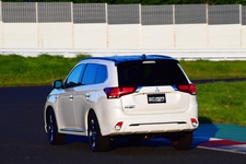 三菱 アウトランダーPHEV 2019年モデル