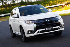 三菱 アウトランダーPHEV 2019年モデル