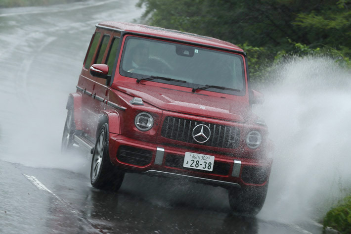 Mercedes-AMG G63（外装色：designoヒヤシンスレッド│内装色：ブラック）