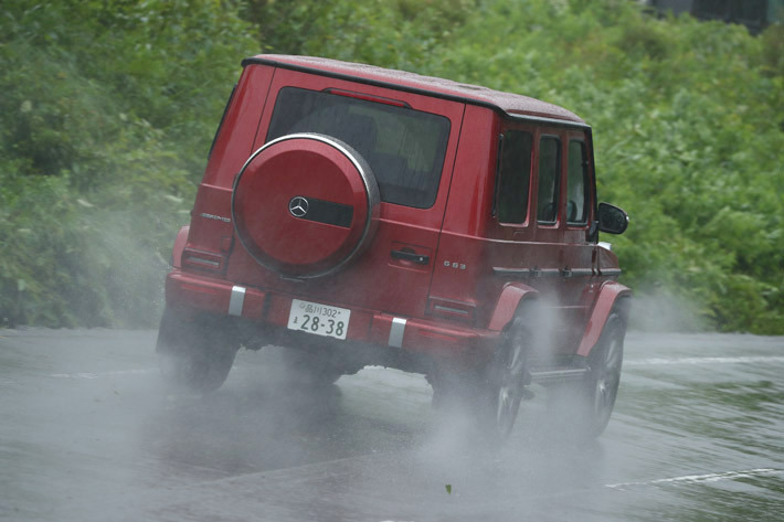 Mercedes-AMG G63（外装色：designoヒヤシンスレッド│内装色：ブラック）