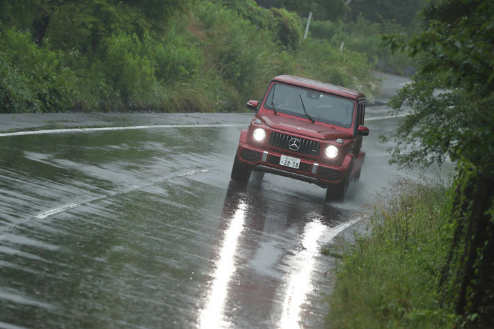 Mercedes-AMG G63（外装色：designoヒヤシンスレッド│内装色：ブラック）