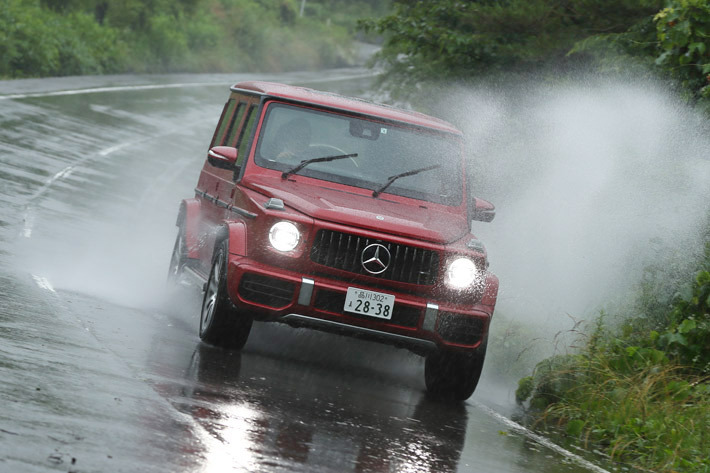 Mercedes-AMG G63（外装色：designoヒヤシンスレッド│内装色：ブラック）