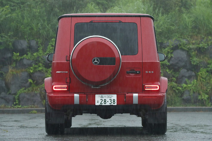 Mercedes-AMG G63（外装色：designoヒヤシンスレッド│内装色：ブラック）