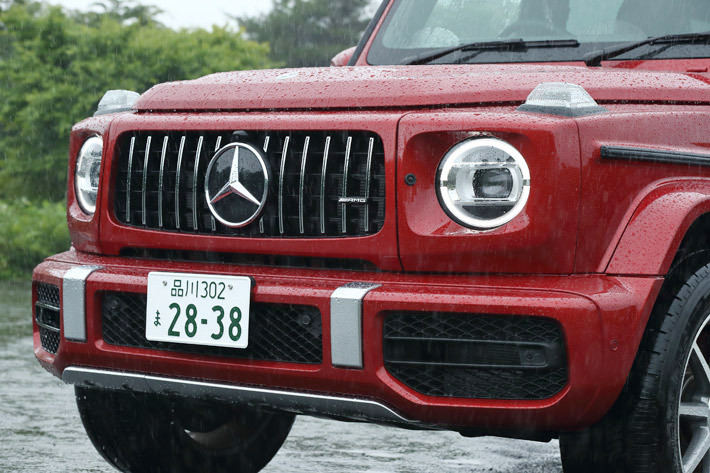 Mercedes-AMG G63（外装色：designoヒヤシンスレッド│内装色：ブラック）