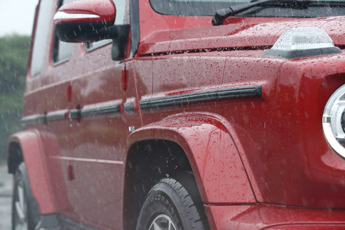 Mercedes-AMG G63（外装色：designoヒヤシンスレッド│内装色：ブラック）