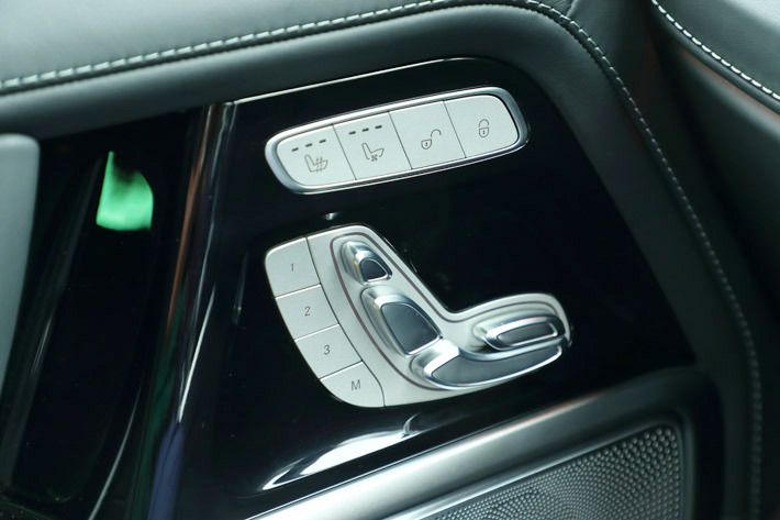 Mercedes-AMG G63（外装色：designoヒヤシンスレッド│内装色：ブラック）