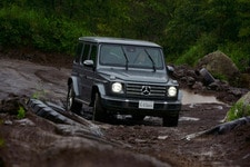 メルセデス・ベンツ G 550（外装色：セレナイトグレー│内装色：designoヨットブルー/ブラック）