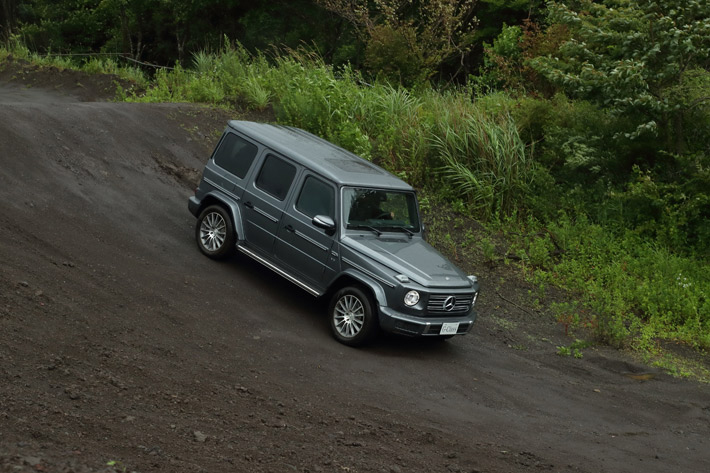 メルセデス・ベンツ G 550（外装色：セレナイトグレー│内装色：designoヨットブルー/ブラック）