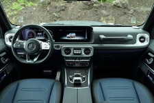 メルセデス・ベンツ G 550（外装色：セレナイトグレー│内装色：designoヨットブルー/ブラック）