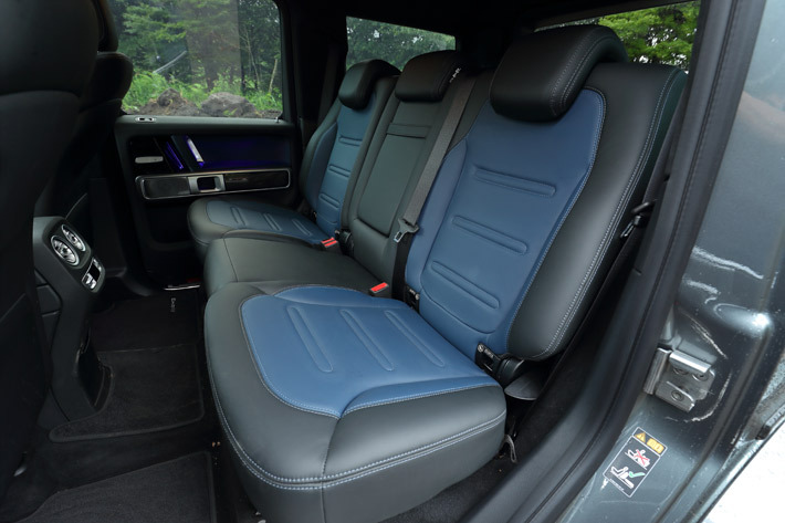 メルセデス・ベンツ G 550（外装色：セレナイトグレー│内装色：designoヨットブルー/ブラック）