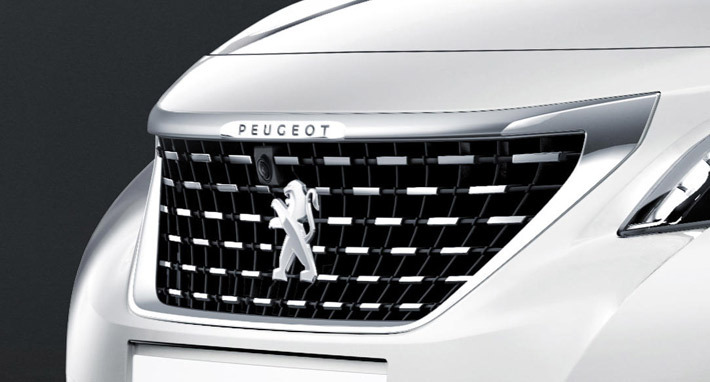 プジョー 5008 GT BlueHDi（8速オートマチック）