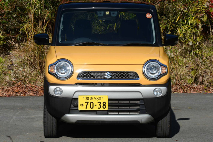 可愛らしい丸目ヘッドライトの採用だけでなく、カラーバリエーションが豊富なのもヒットの要因だ。またJスタイルと名付けられた特別仕様車もヒットを牽引した