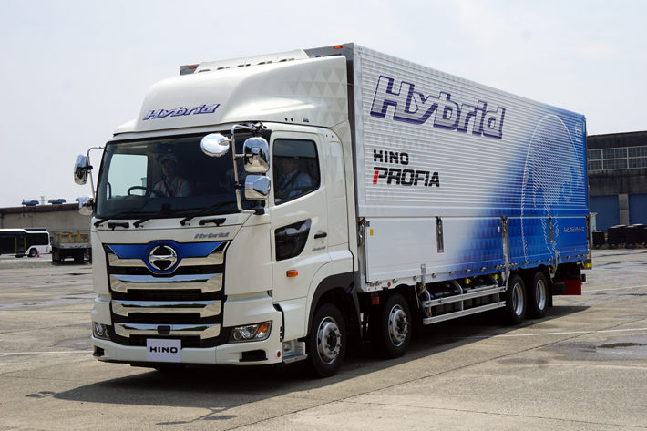 世界初 日野が大型hvトラック プロフィアハイブリッド を19年夏発売 Aiを活用した燃費向上技術も投入 画像ギャラリー No 2 新型車 リリース速報 Mota