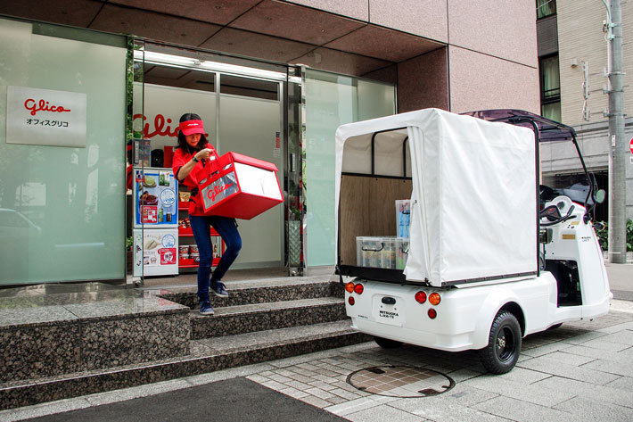 オフィスグリコに納入された光岡 Like-T3（ライク ティースリー）