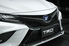 トヨタ カムリ（TRDパーツ装着）